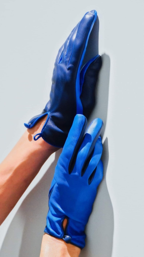 GIGLIO FIORENTINO – Guanti in nappa di pelle azzurro e blu, con bottoncino