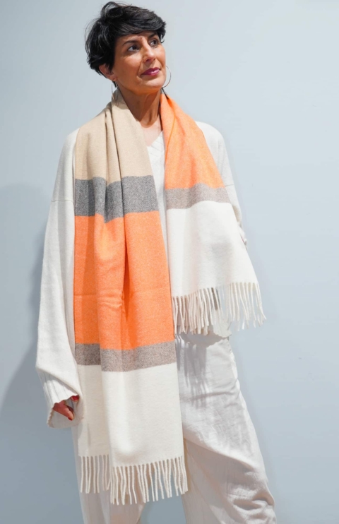 D’ANIELLO – Sciarpone in pura lana vergine fantasia a righe panna beige grigio arancio