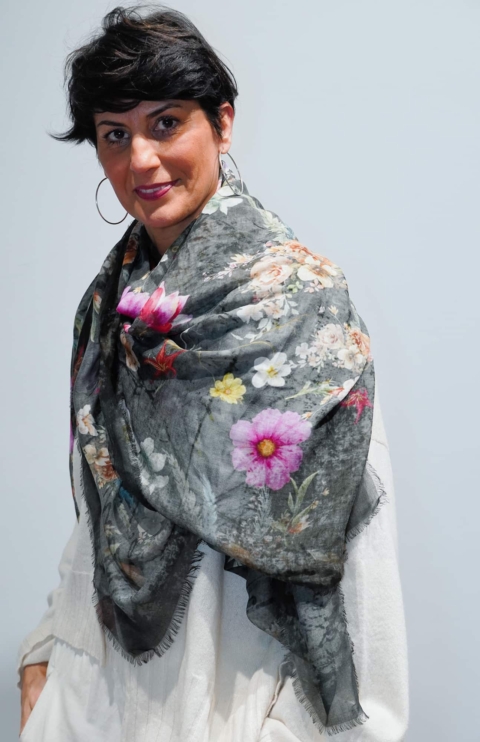 D’ANIELLO – Sciarpa oversize fine tessuto in modal e cachemire fantasia a fiori multicolor