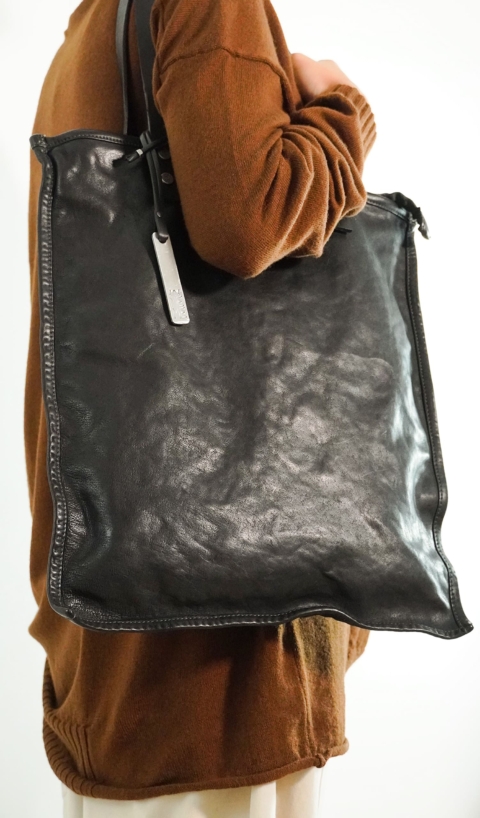 101MEME – Zuleika shopping bag in pelle nera con manici lunghi